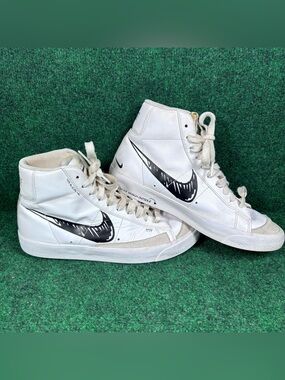 Size 7.5 - Nike Blazer 77 Mid Sketch - Black